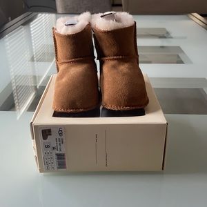 Ugh boots new for babies size small 2/3
